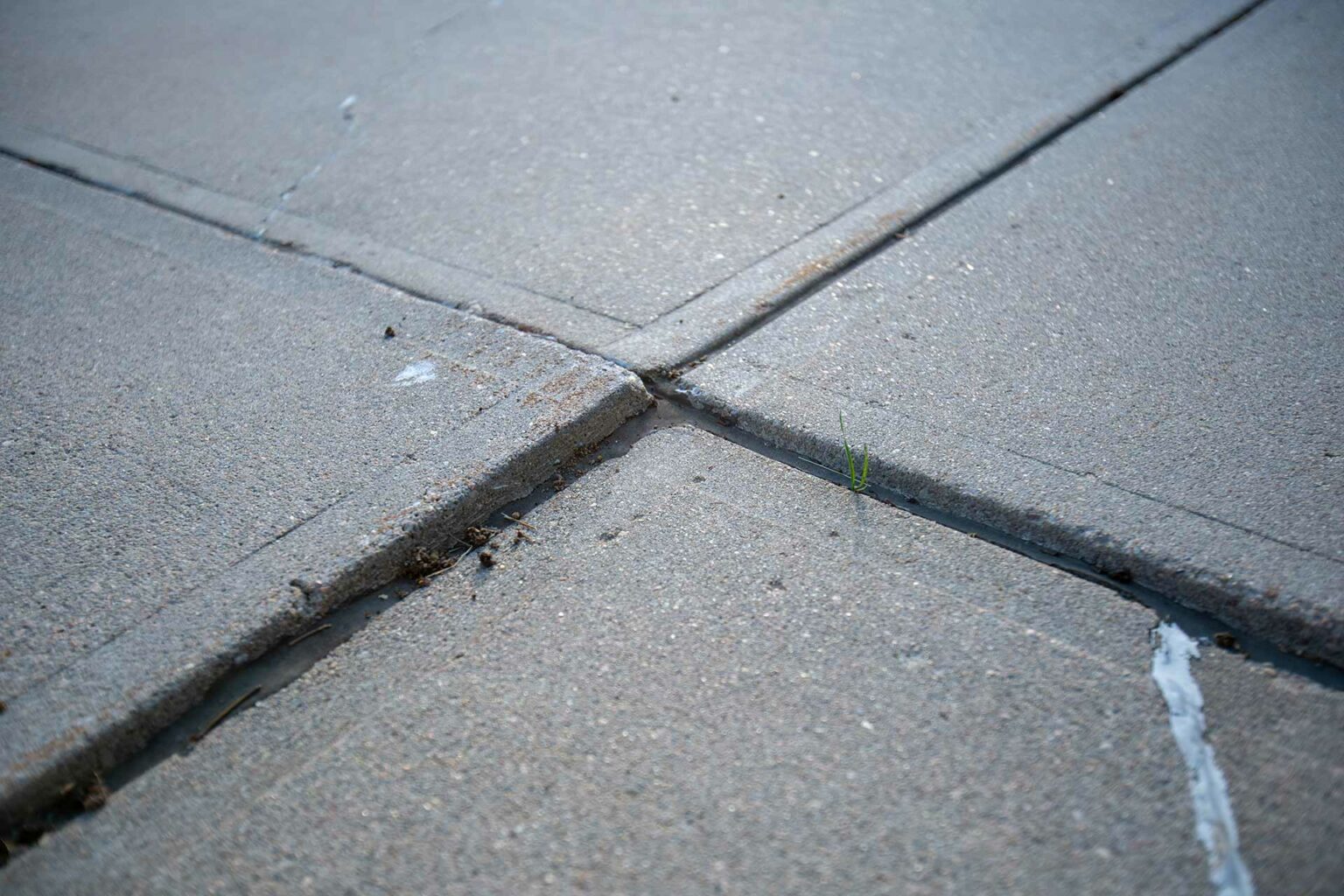 Mobile Mudjacking vs. Poly Foam Concrete Leveling Sidewalks